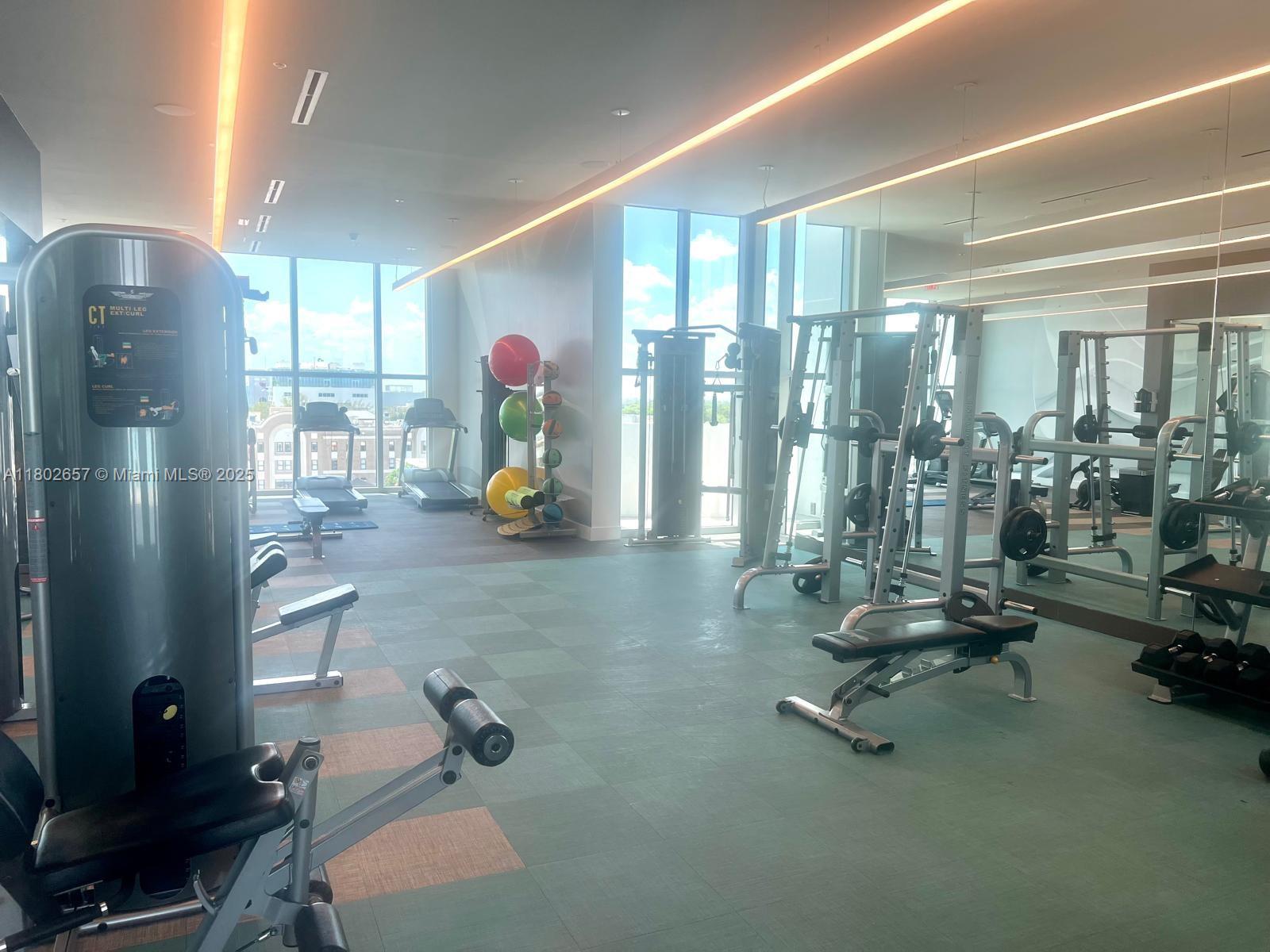 QUADRO CONDO - Residential
