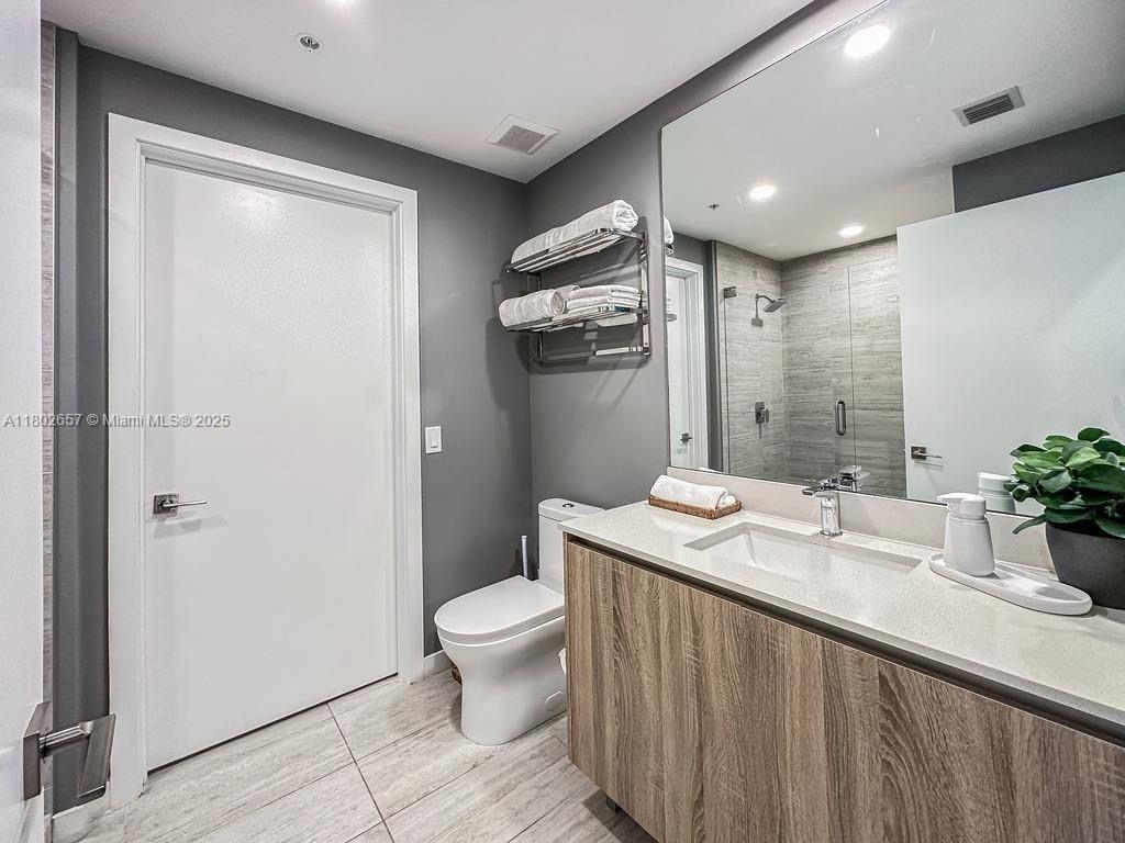 QUADRO CONDO - Residential