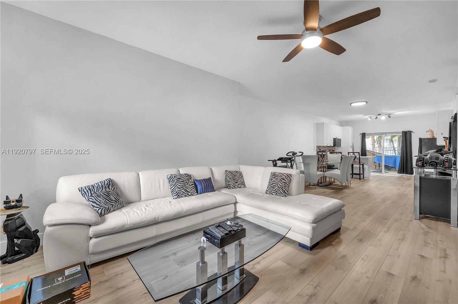 4950 Washington St 1