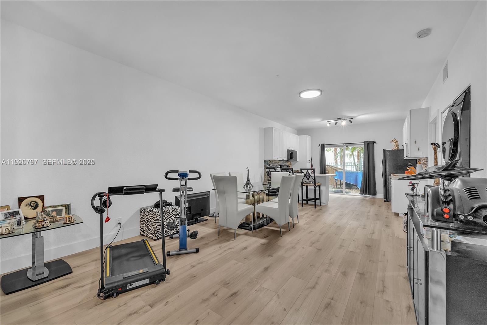 4950 Washington St 1