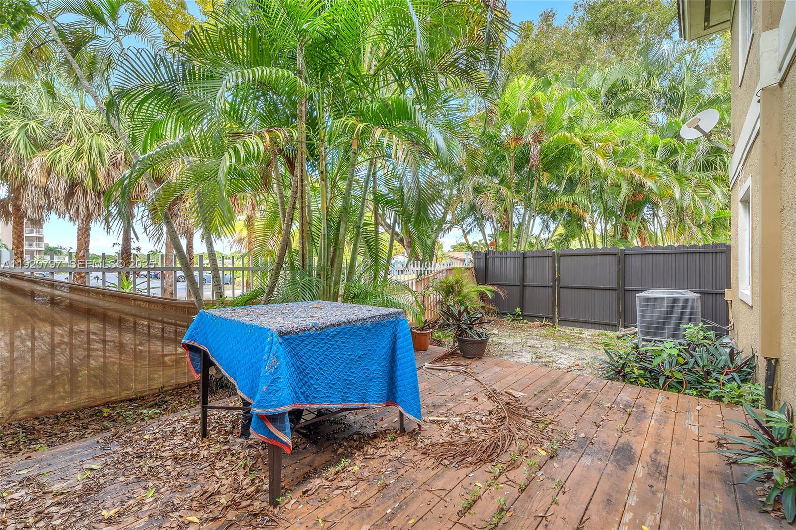 WASHINGTON PALMS CONDO - Residential