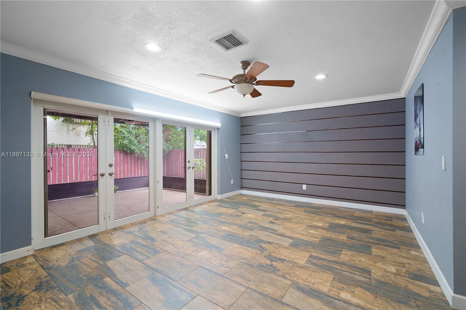 LAKESIDE SOUTH - Residential