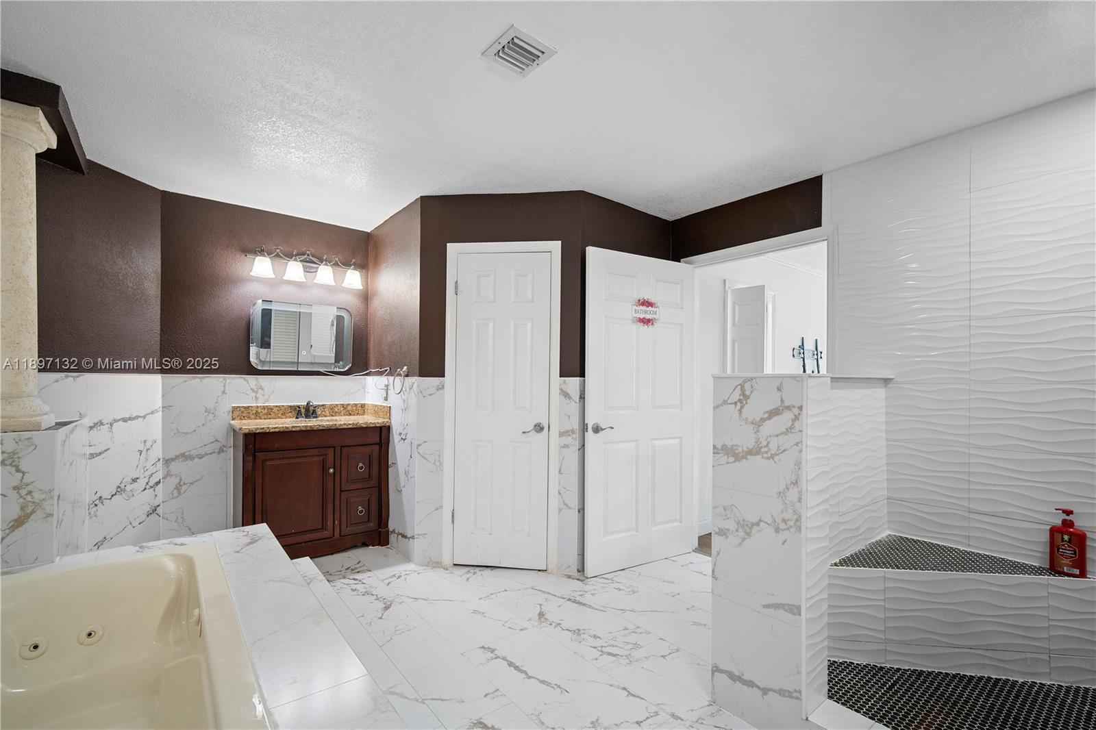 LAKESIDE SOUTH - Residential