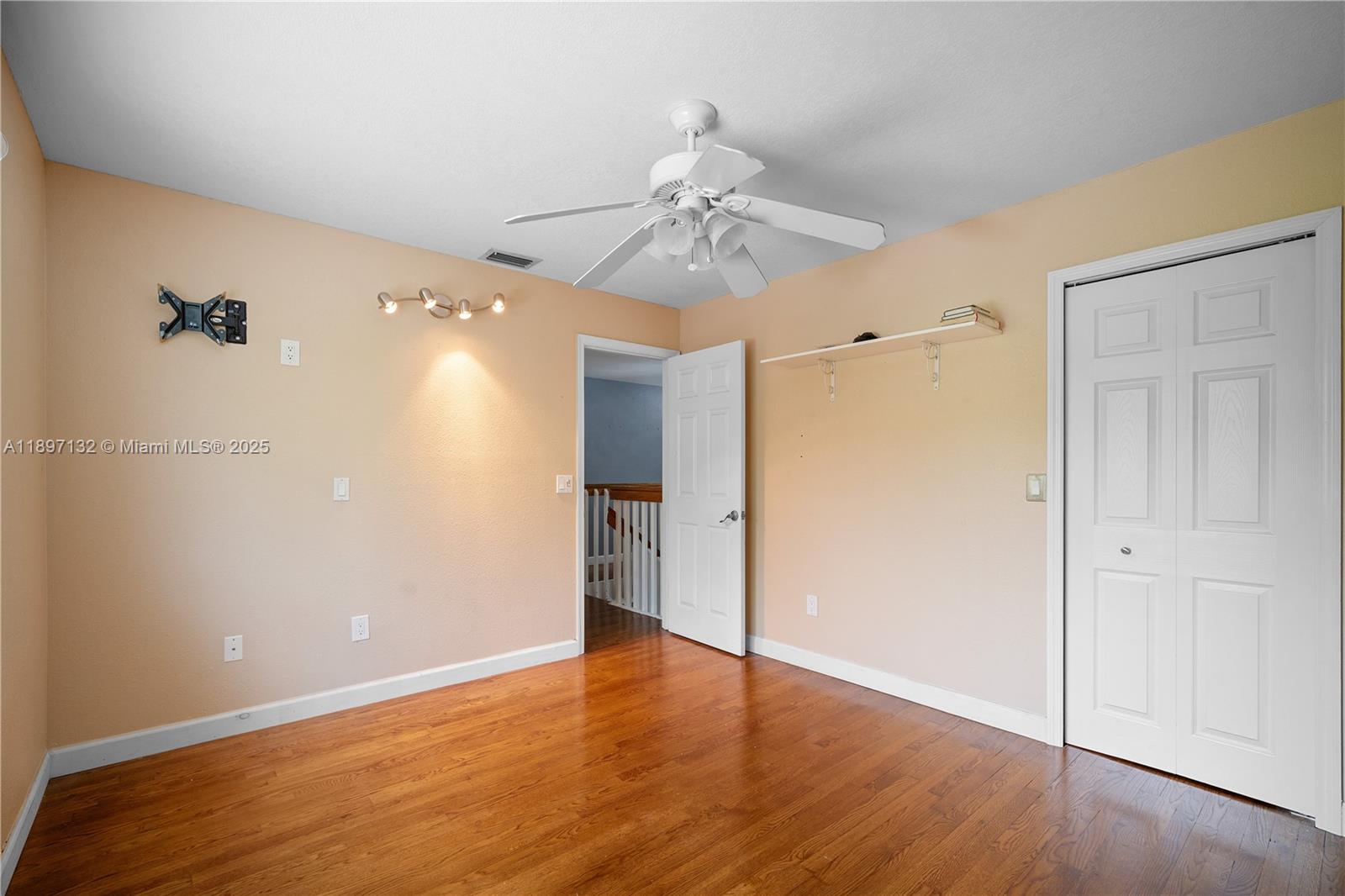 LAKESIDE SOUTH - Residential