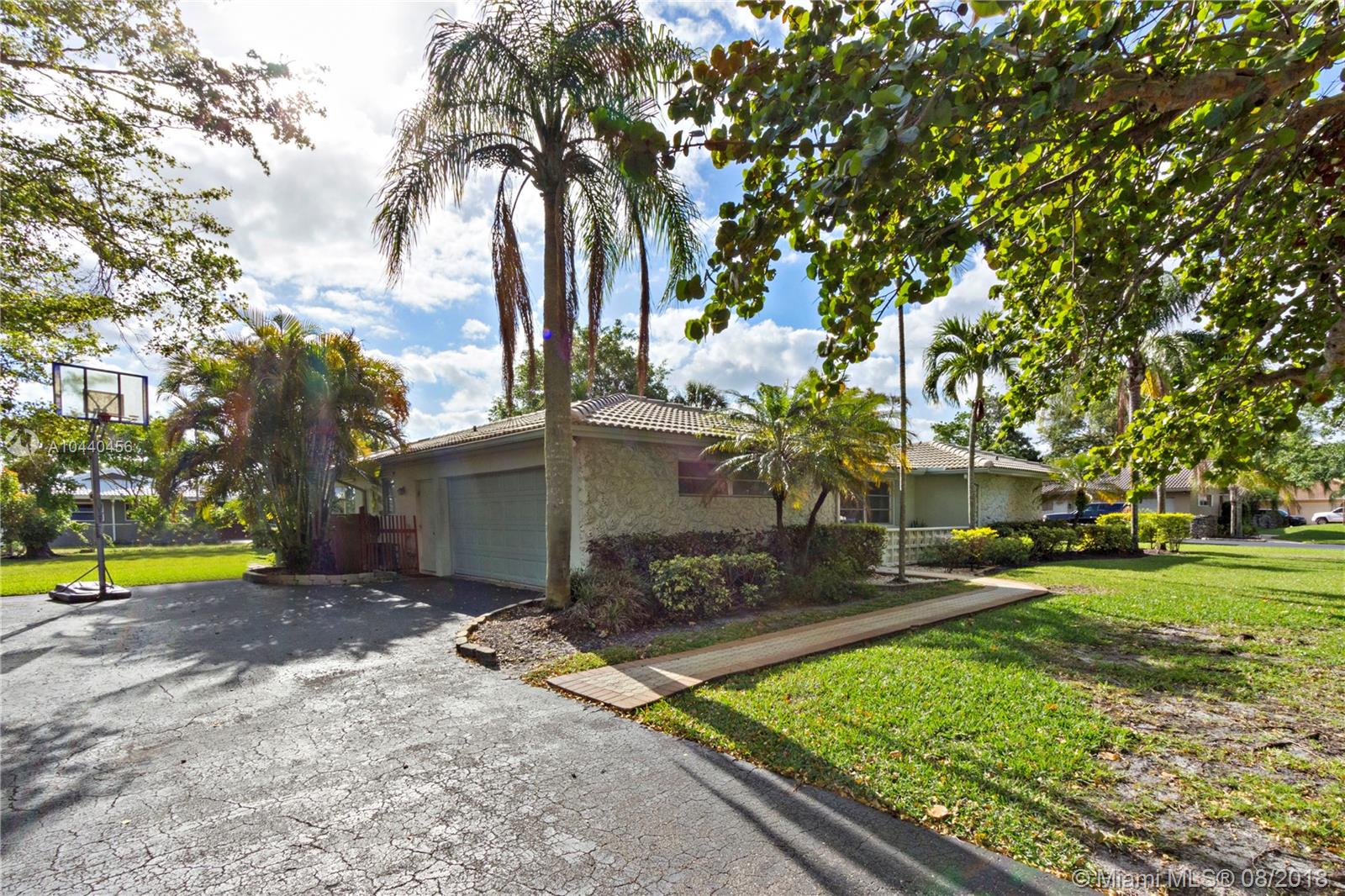 CORAL SPRINGS COUNTRY CLUB - Residential