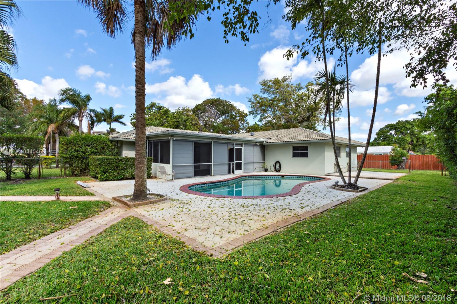 CORAL SPRINGS COUNTRY CLUB - Residential