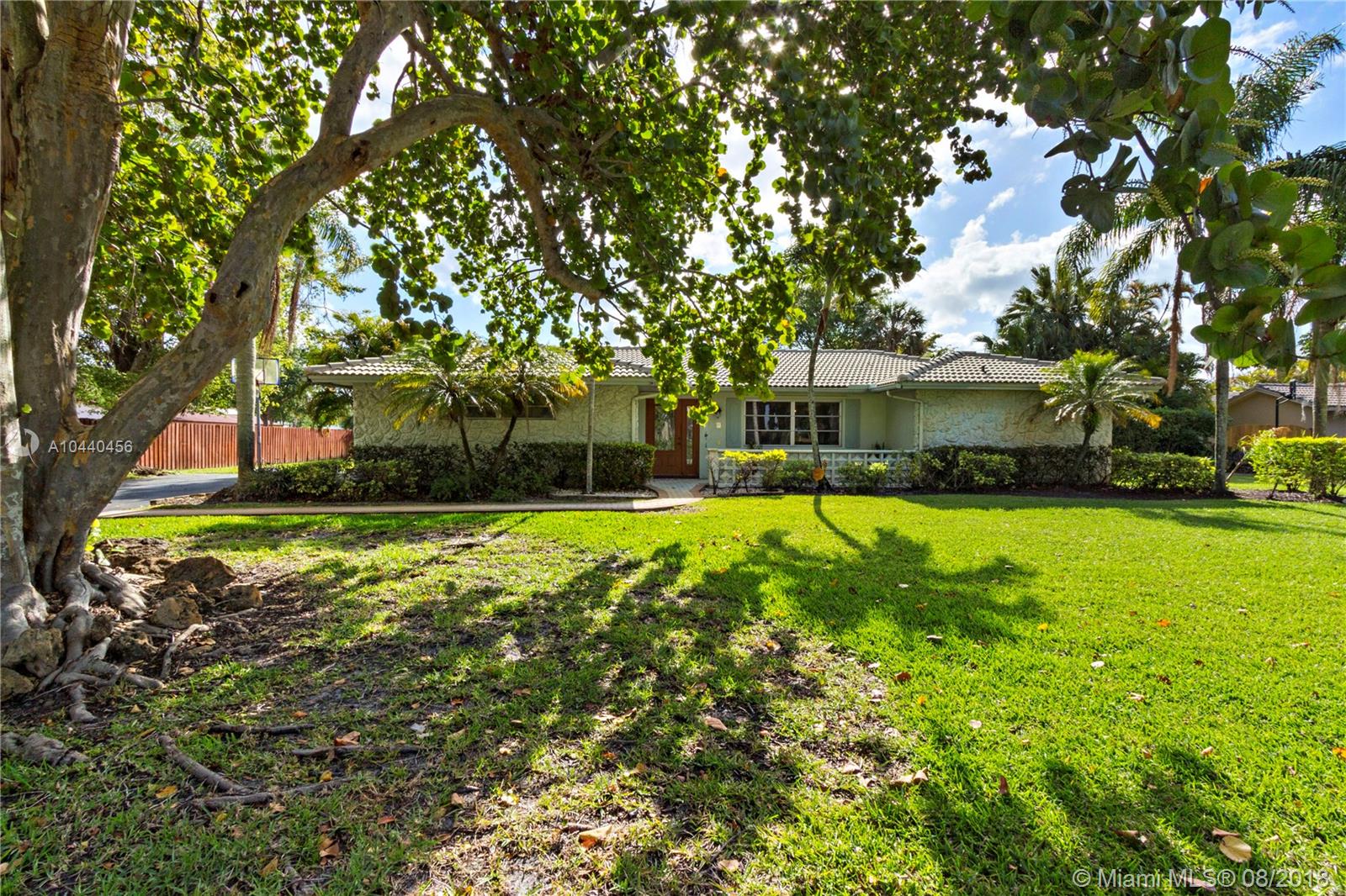 CORAL SPRINGS COUNTRY CLUB - Residential