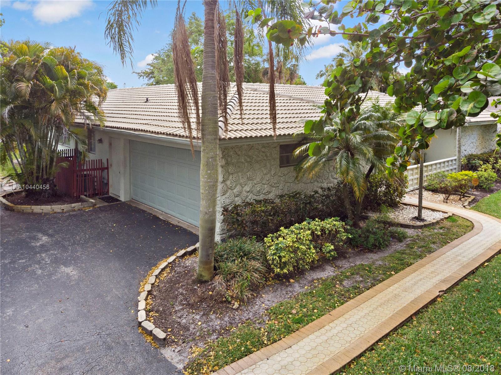 CORAL SPRINGS COUNTRY CLUB - Residential