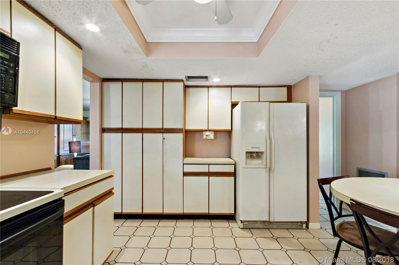 CORAL SPRINGS COUNTRY CLUB - Residential