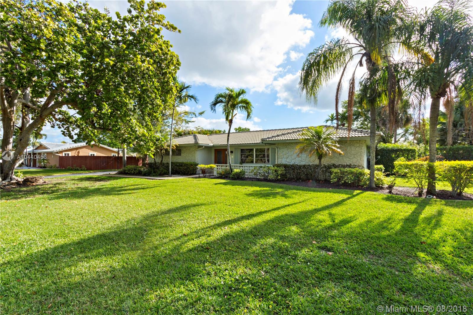 CORAL SPRINGS COUNTRY CLUB - Residential