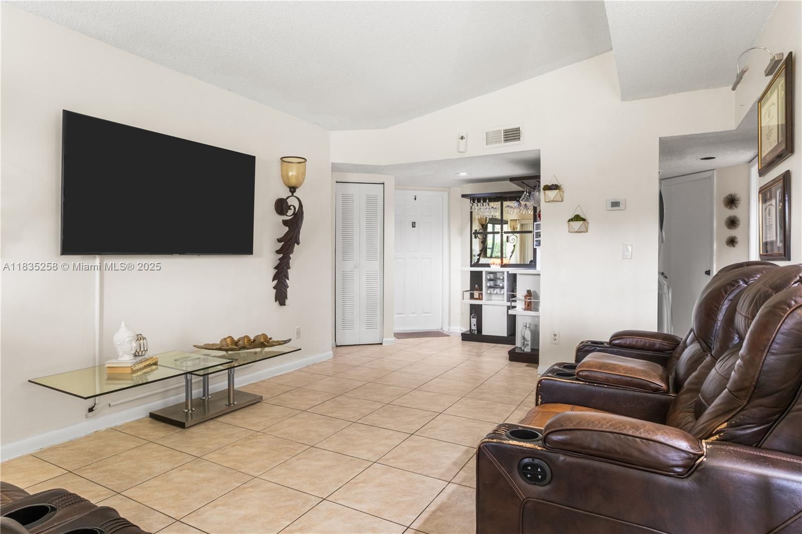 8125 NW 17th Mnr
