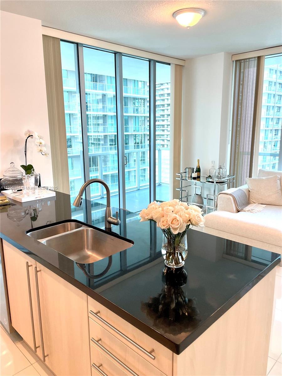 79 SW 12th St 2407-S