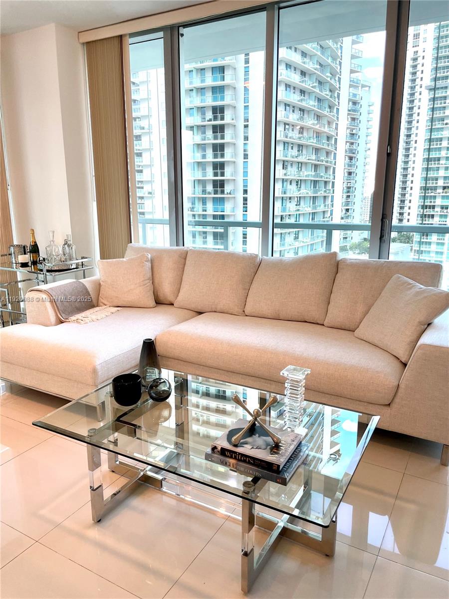 79 SW 12th St 2407-S