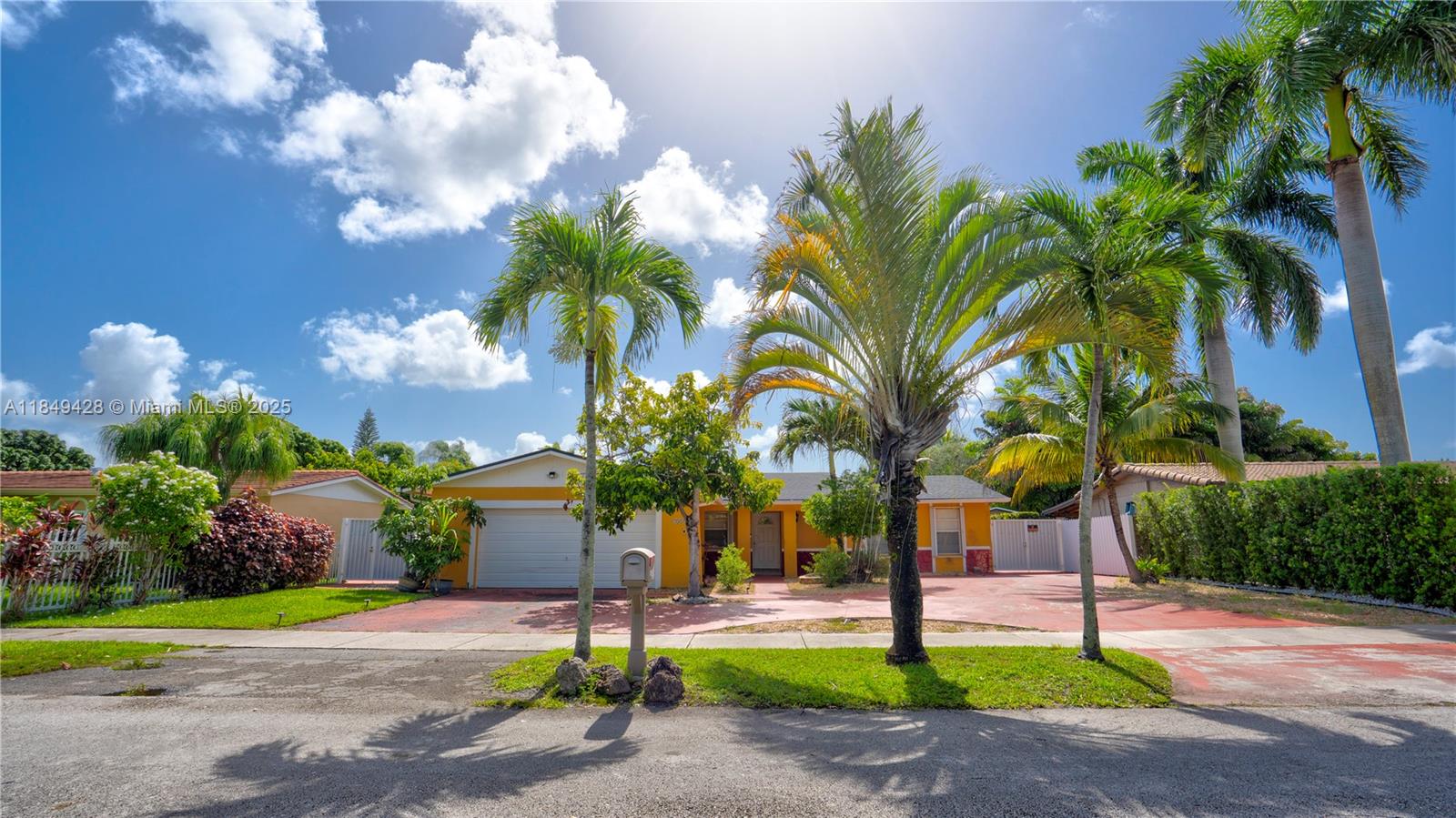 Welcome to this 4-bedroom, 3-bathroom home featuring a brand-new roof and fully renovated bathrooms. Thoughtfully designed for comfort and versatility, the home also includes a 2-bedroom in-law quarters—perfect for extended family, guests, or rental income.
Inside, enjoy a bright and open layout ideal for both relaxing and entertaining. The main living areas flow seamlessly, while the modern bathrooms offer a fresh, stylish feel. The in-law quarters have their own private entrance, offering privacy and flexibility.
Situated in a prime central location, you're just minutes from major shopping centers, top-rated schools, restaurants, parks, and more. This home is move-in ready and packed with potential!
Don't miss this rare opportunity—schedule your private tour today!
