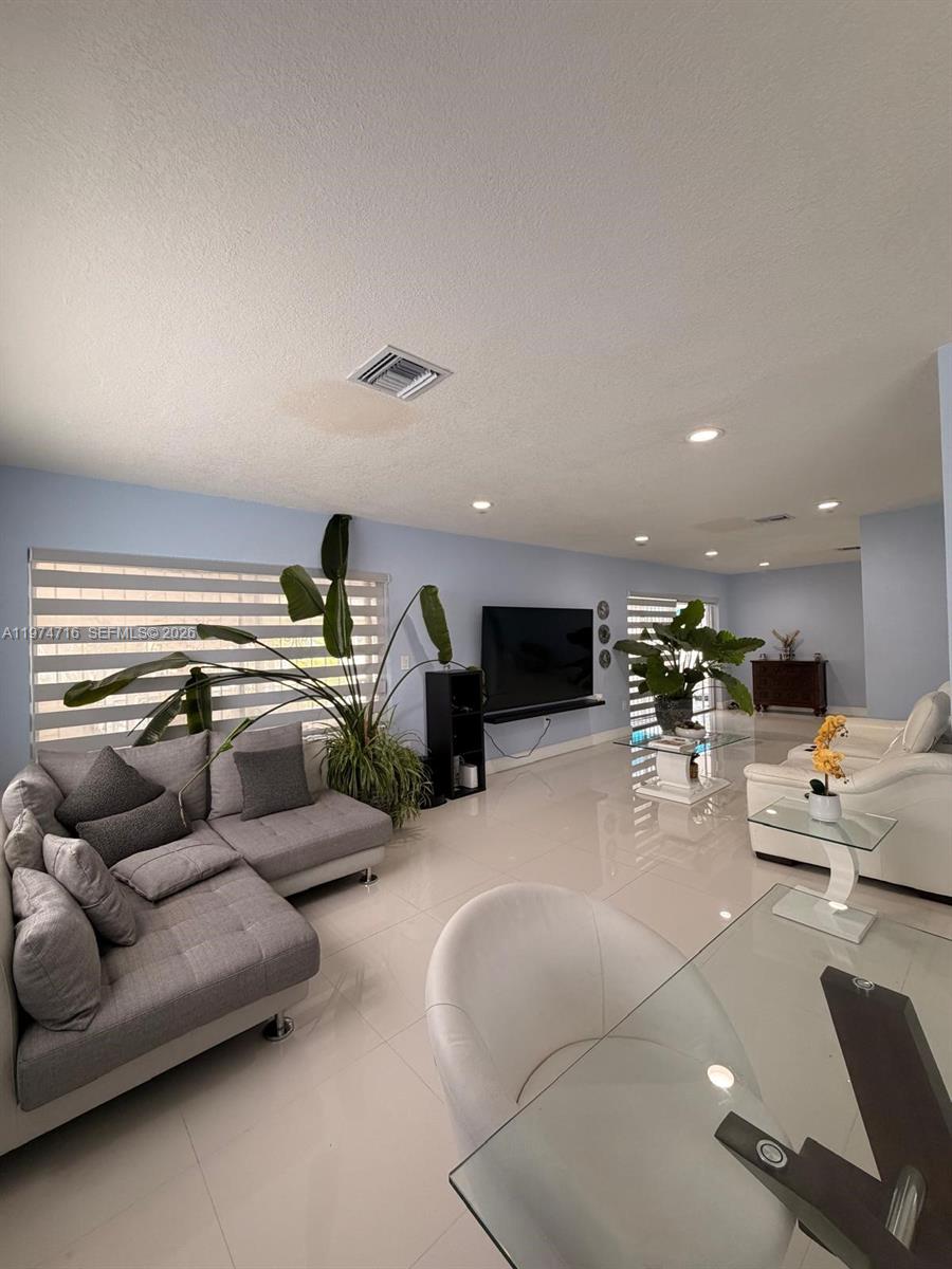 MITCHELL LAKE ESTS 1ST AD - Residential Lease