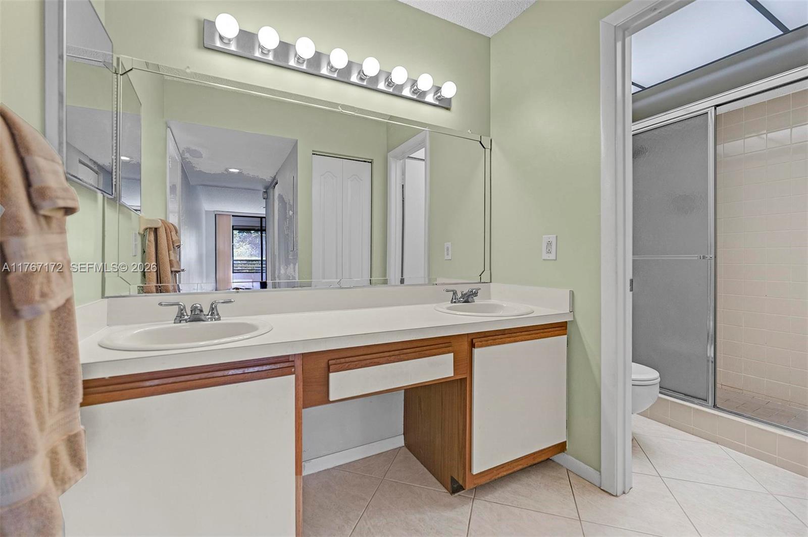 SHERIDAN BY THE BEACH CON - Residential