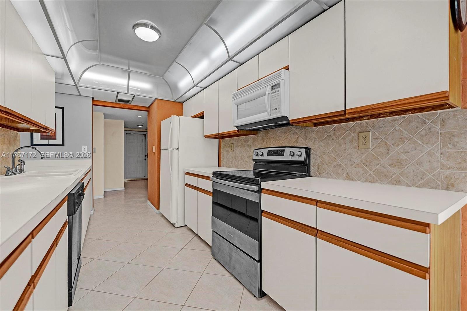 SHERIDAN BY THE BEACH CON - Residential