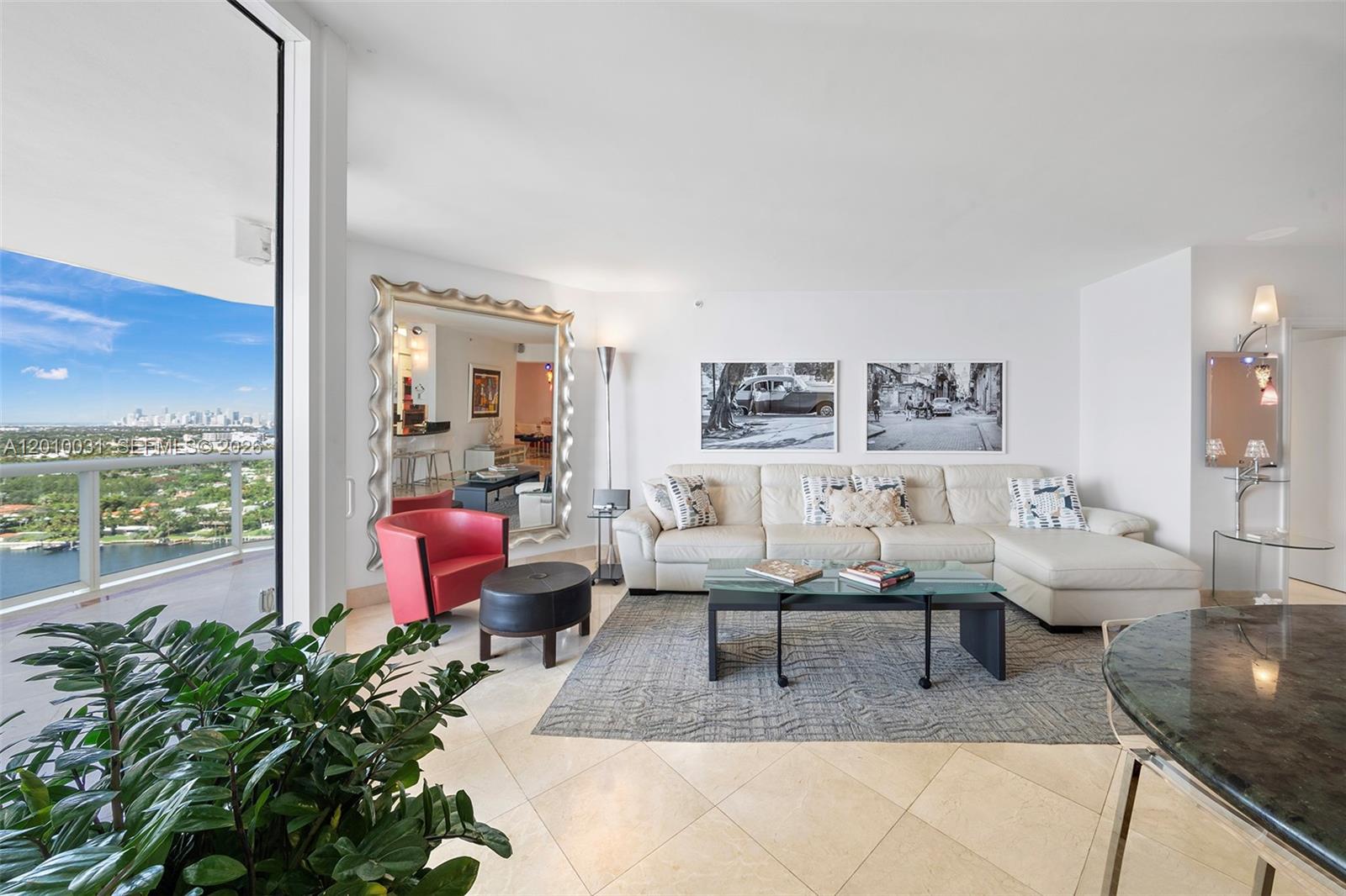 4779 Collins Ave 2404