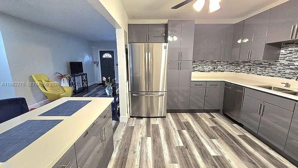 Photo of 521 E Evanston Cir, Fort Lauderdale, FL 33312 (MLS # A11982276)