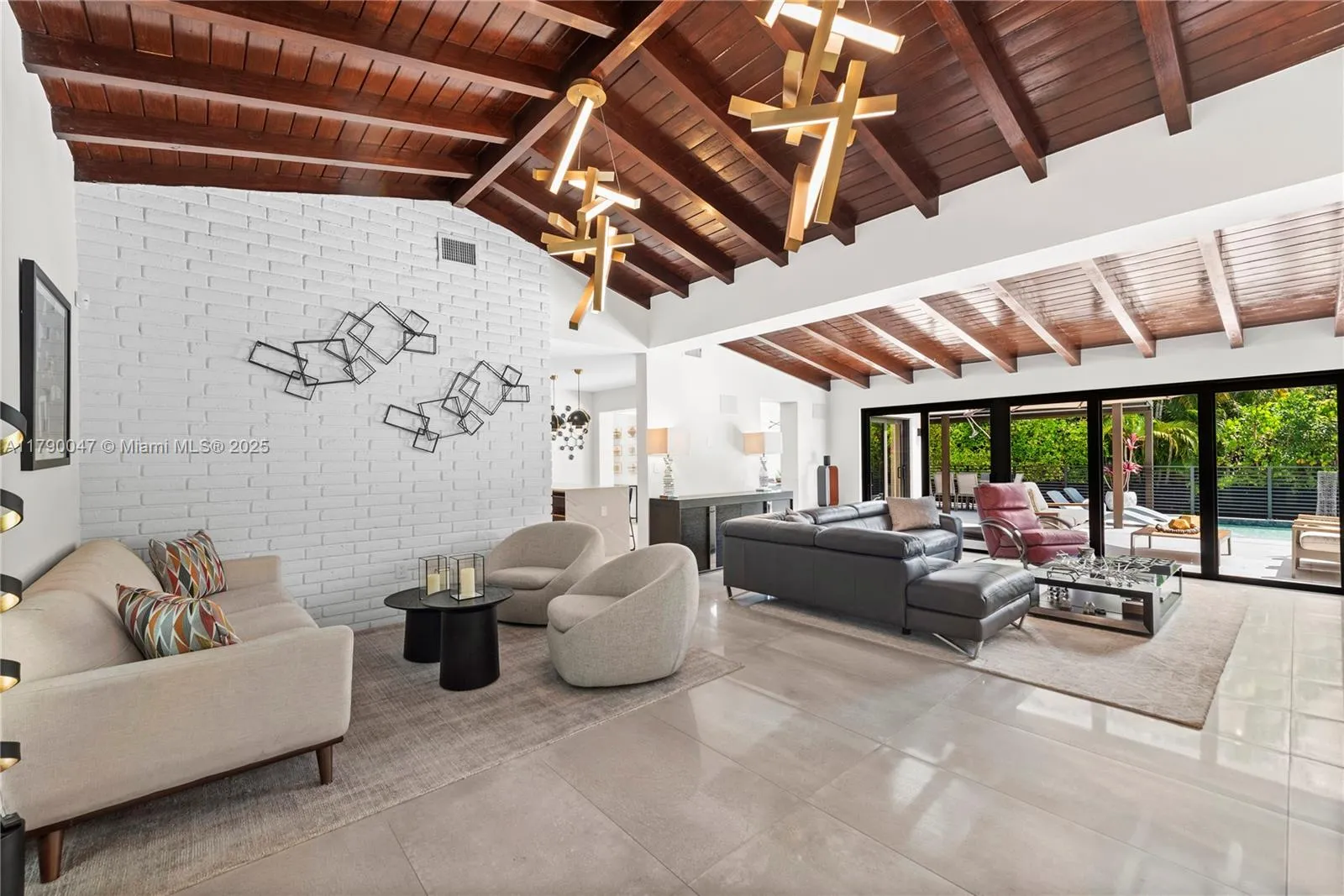 Coral Gables, Florida 33146, United States, 3 Bedrooms Bedrooms, ,3 BathroomsBathrooms,Residential,Pending,115316