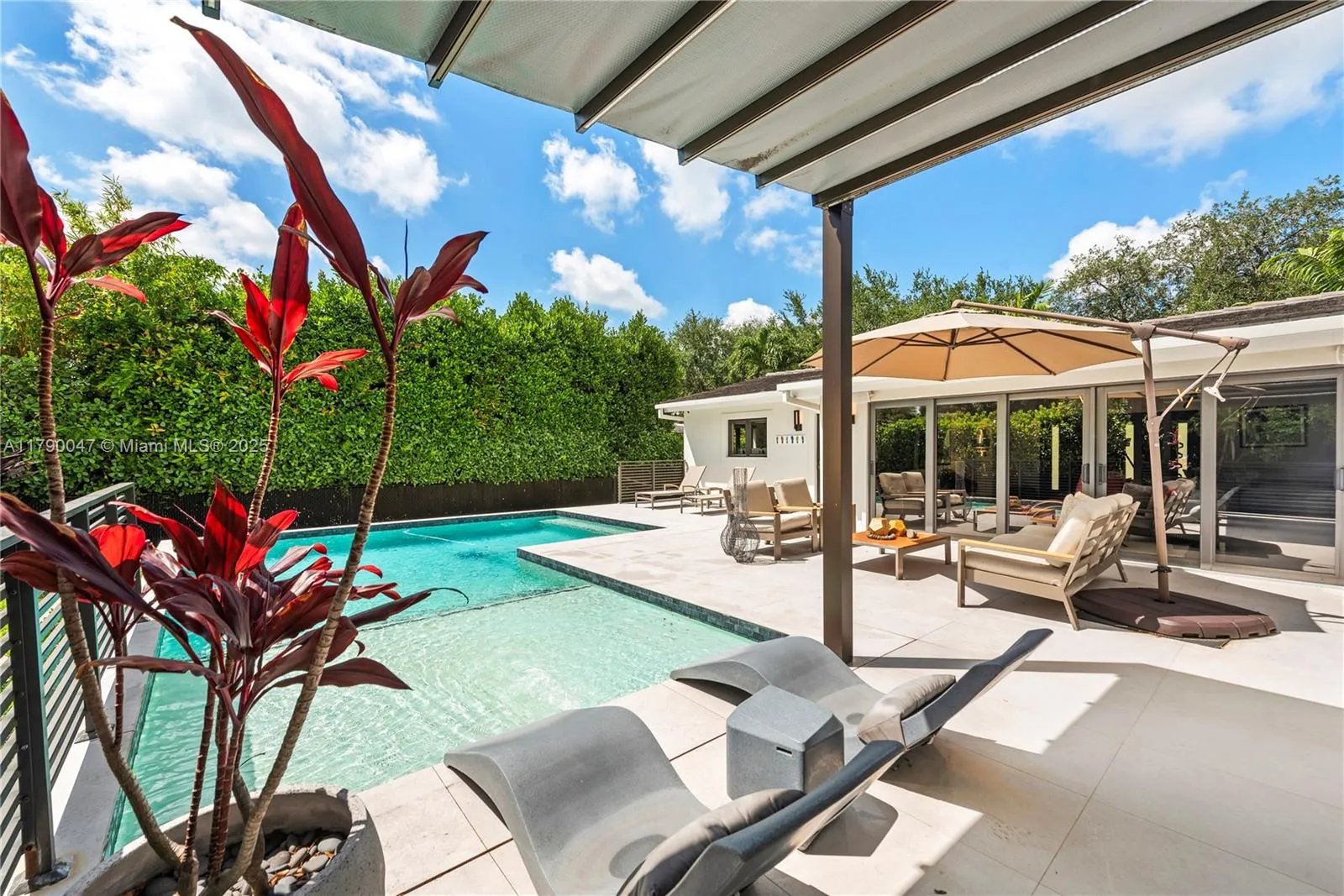 Coral Gables, Florida 33146, United States, 3 Bedrooms Bedrooms, ,3 BathroomsBathrooms,Residential,Pending,115316