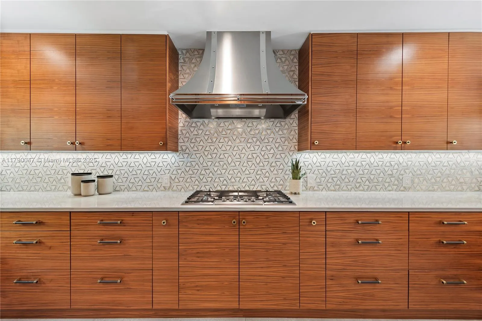 Coral Gables, Florida 33146, United States, 3 Bedrooms Bedrooms, ,3 BathroomsBathrooms,Residential,Pending,115316