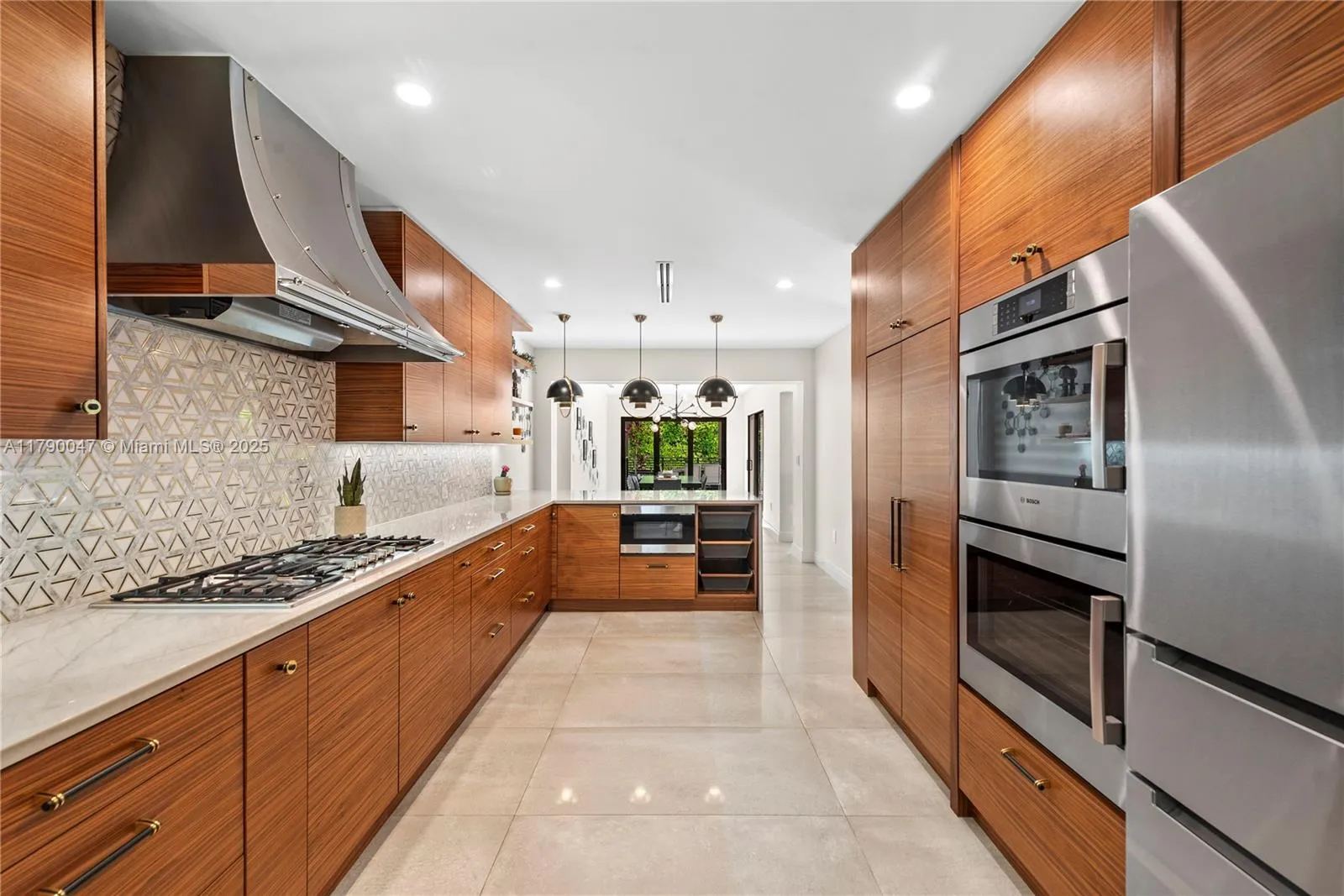 Coral Gables, Florida 33146, United States, 3 Bedrooms Bedrooms, ,3 BathroomsBathrooms,Residential,Pending,115316