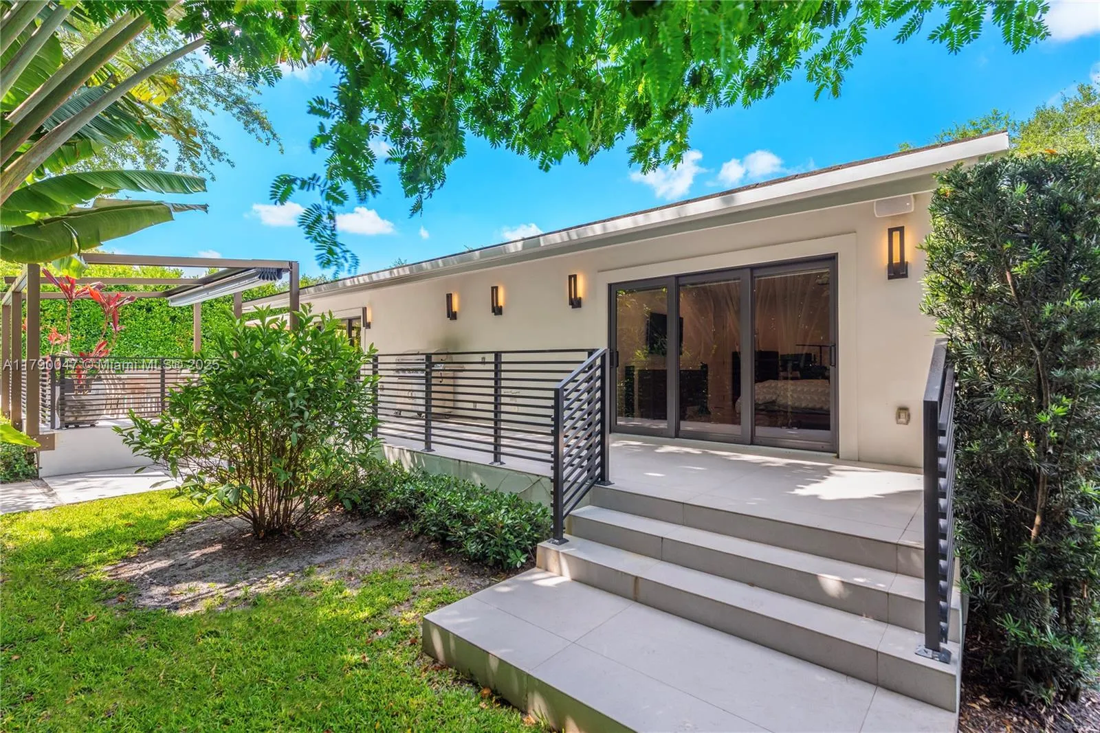 Coral Gables, Florida 33146, United States, 3 Bedrooms Bedrooms, ,3 BathroomsBathrooms,Residential,Pending,115316