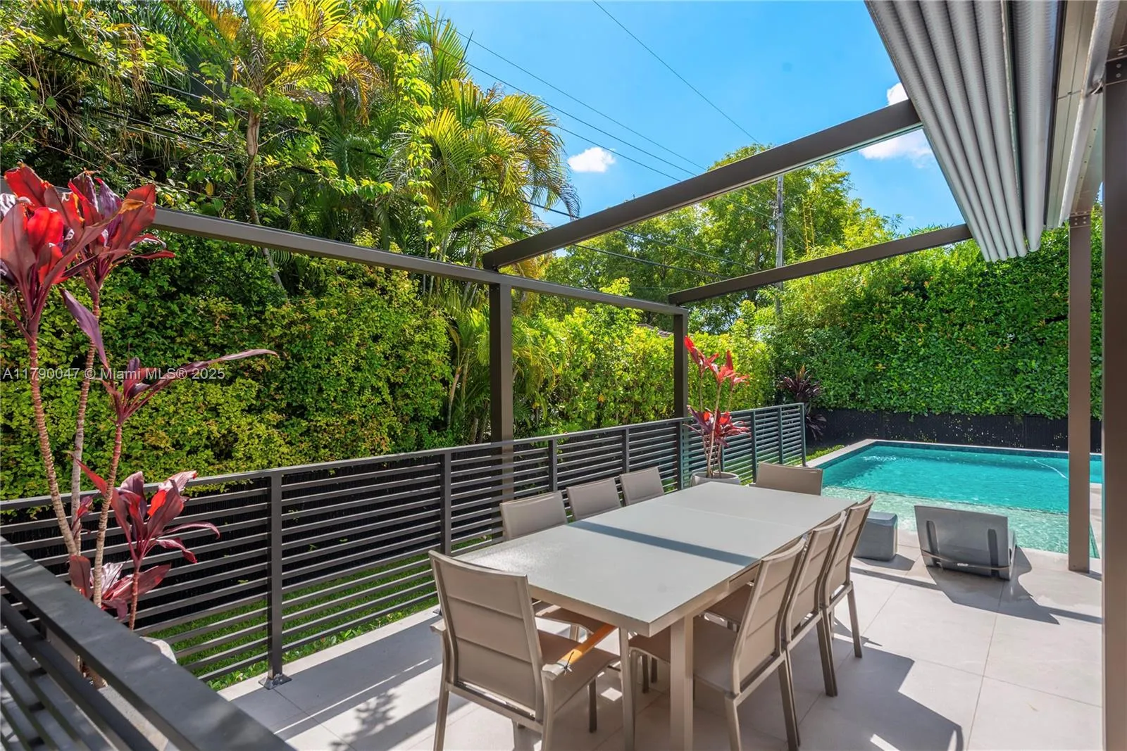 Coral Gables, Florida 33146, United States, 3 Bedrooms Bedrooms, ,3 BathroomsBathrooms,Residential,Pending,115316