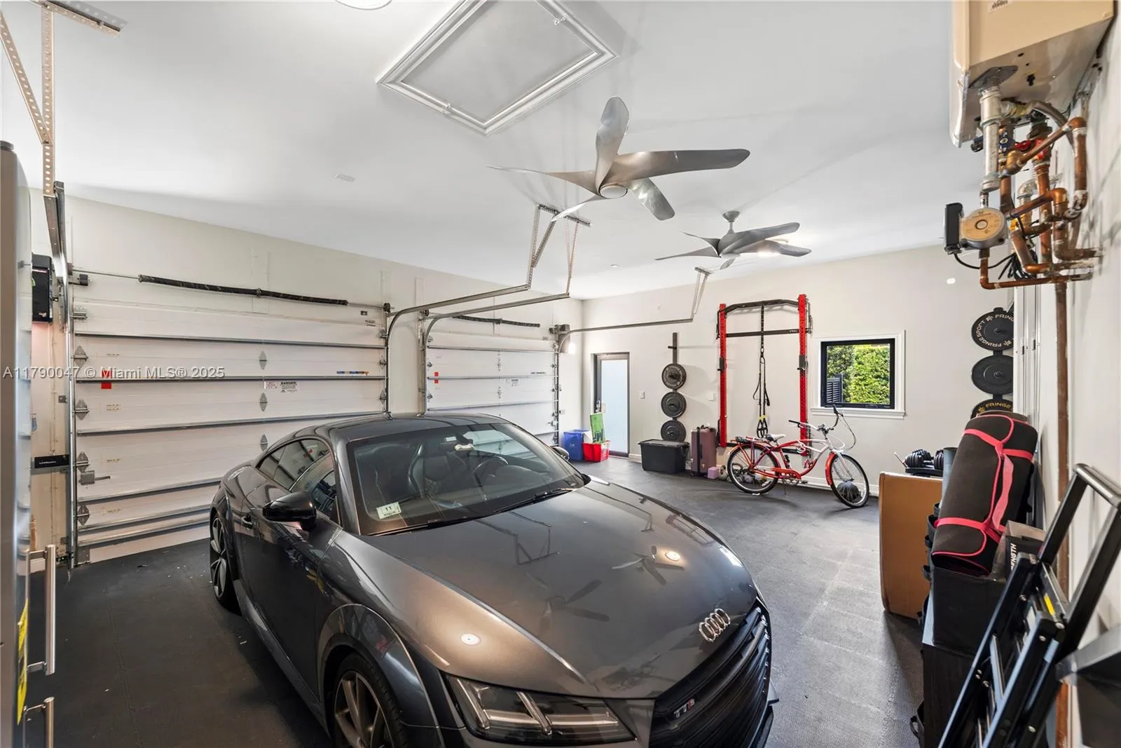 Coral Gables, Florida 33146, United States, 3 Bedrooms Bedrooms, ,3 BathroomsBathrooms,Residential,Pending,115316