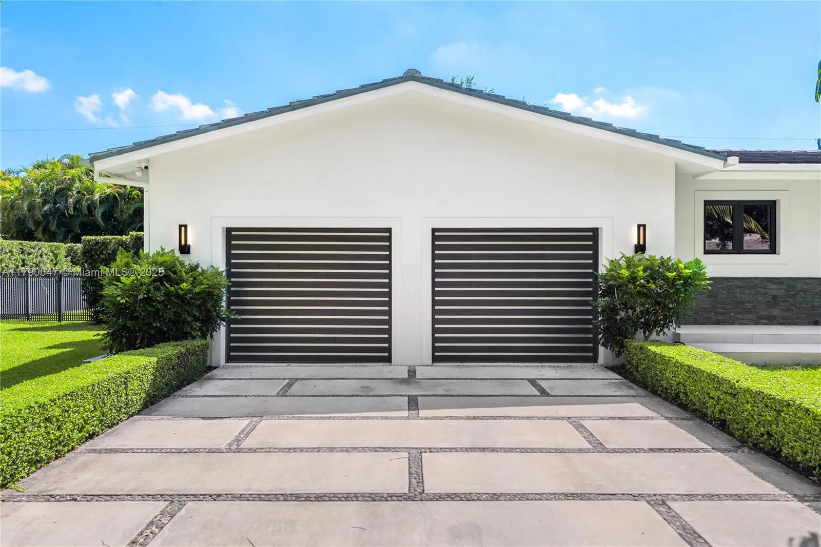 Coral Gables, Florida 33146, United States, 3 Bedrooms Bedrooms, ,3 BathroomsBathrooms,Residential,Pending,115316