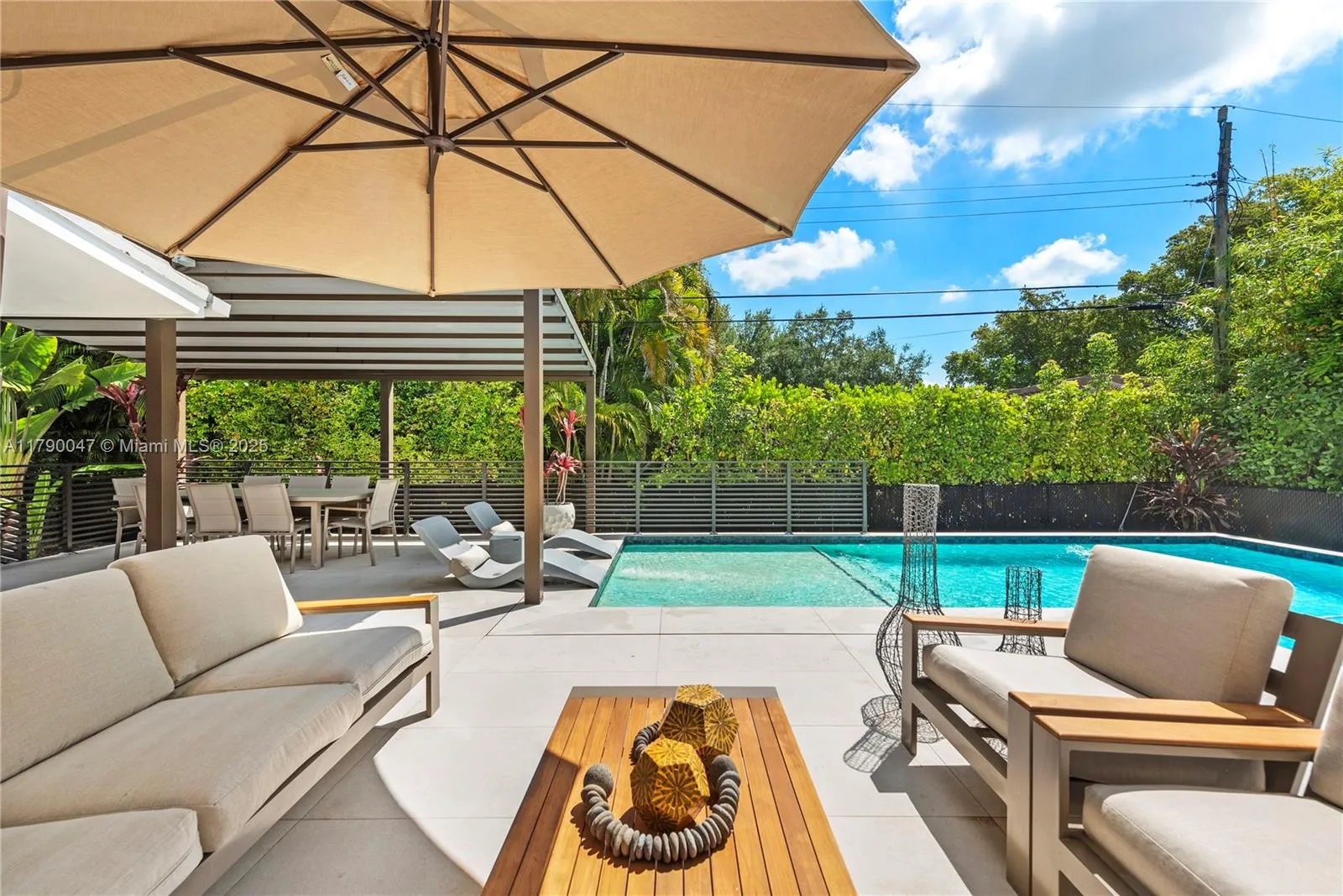 Coral Gables, Florida 33146, United States, 3 Bedrooms Bedrooms, ,3 BathroomsBathrooms,Residential,Pending,115316