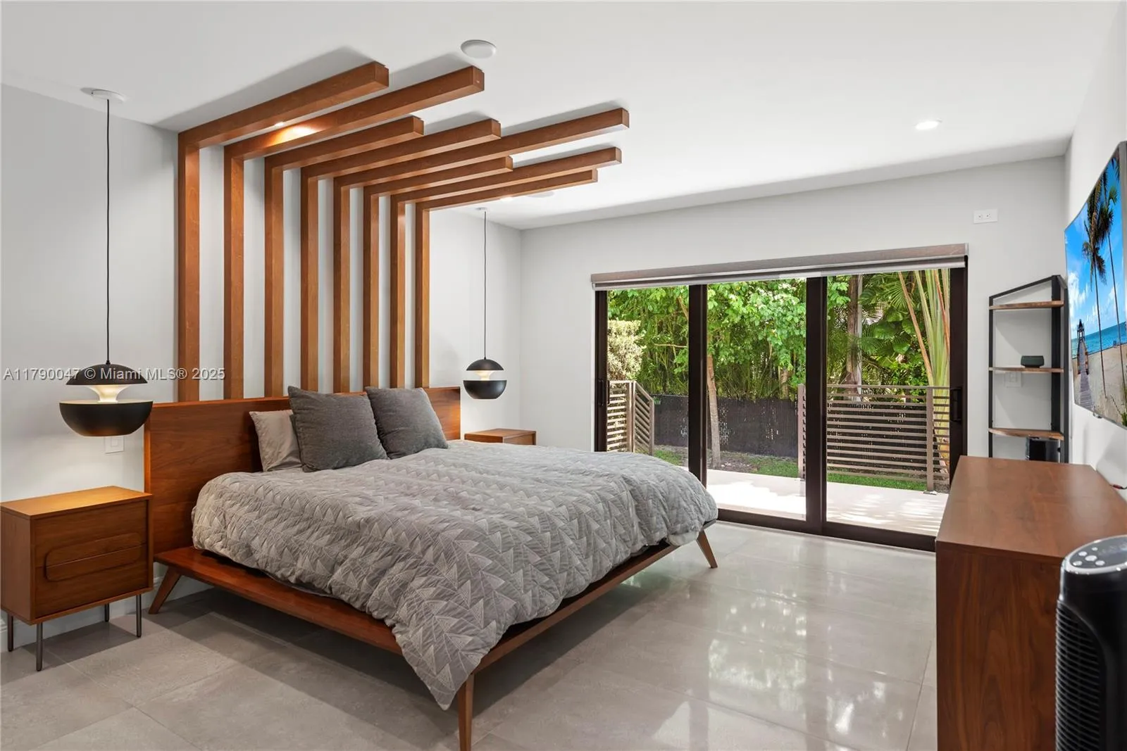 Coral Gables, Florida 33146, United States, 3 Bedrooms Bedrooms, ,3 BathroomsBathrooms,Residential,Pending,115316