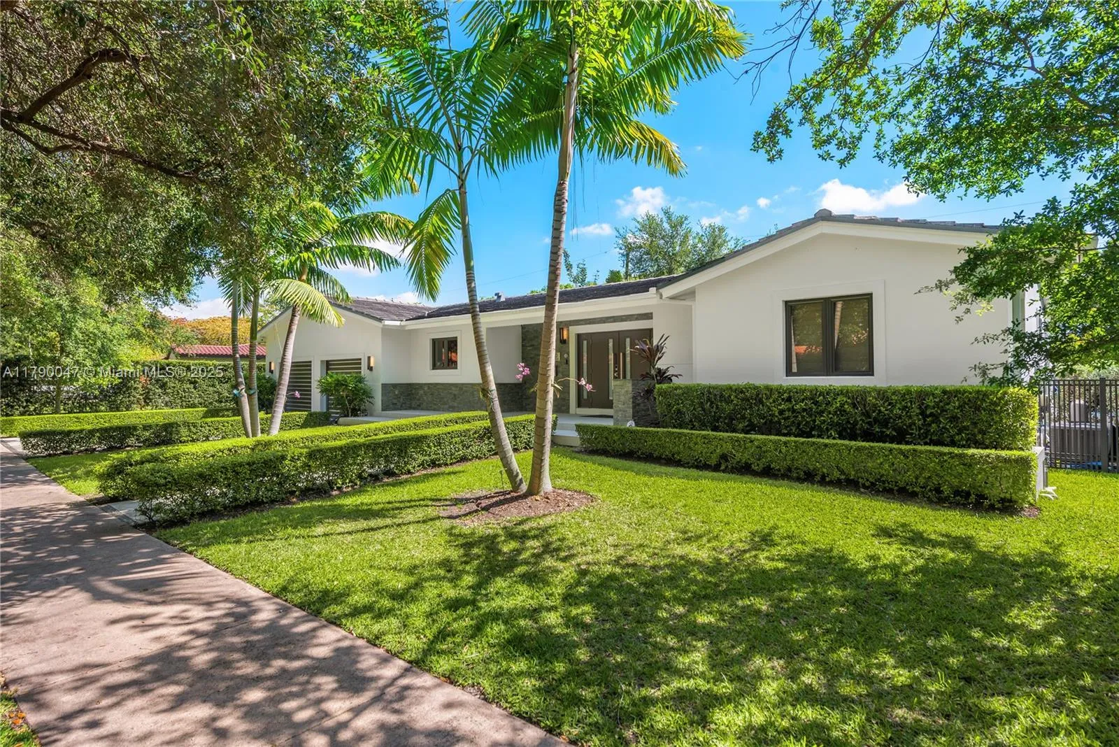 Coral Gables, Florida 33146, United States, 3 Bedrooms Bedrooms, ,3 BathroomsBathrooms,Residential,Pending,115316