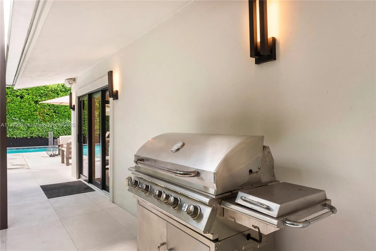 Coral Gables, Florida 33146, United States, 3 Bedrooms Bedrooms, ,3 BathroomsBathrooms,Residential,Pending,115316