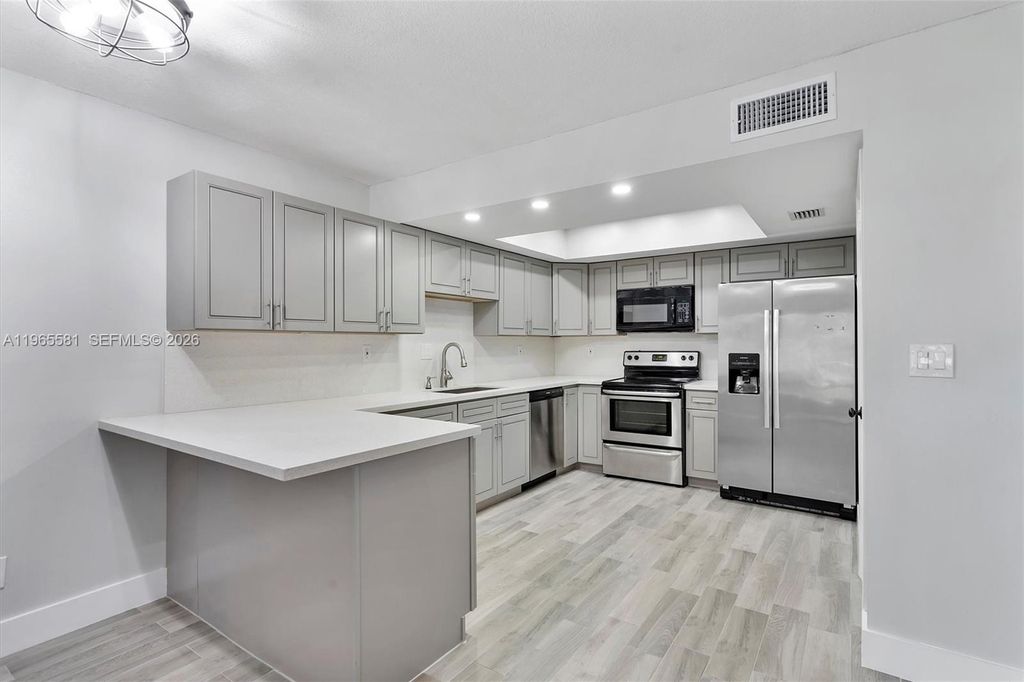 Photo of 48 Matador Ln #5-23, Davie, FL 33324 (MLS # A11965581)