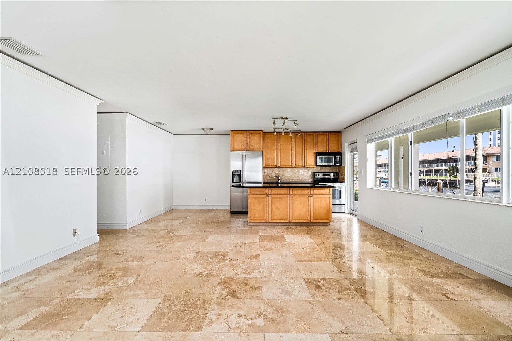 2881 NE 32nd St 111