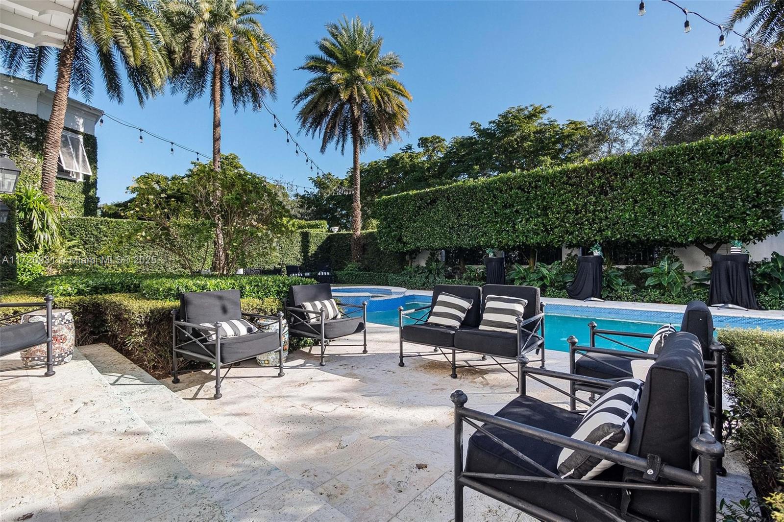 CORAL GABLES RIVIERA SEC - Residential