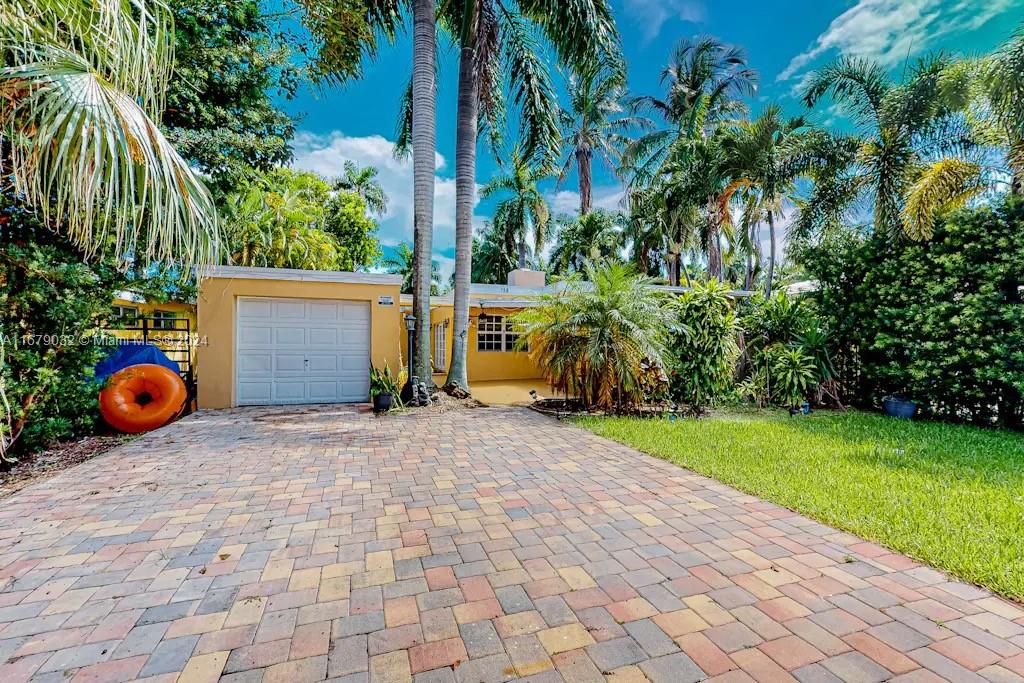 Rental Property at 938 S Northlake Dr, Hollywood, Broward County, Florida - Bedrooms: 2 
Bathrooms: 2  - $3,950 MO.