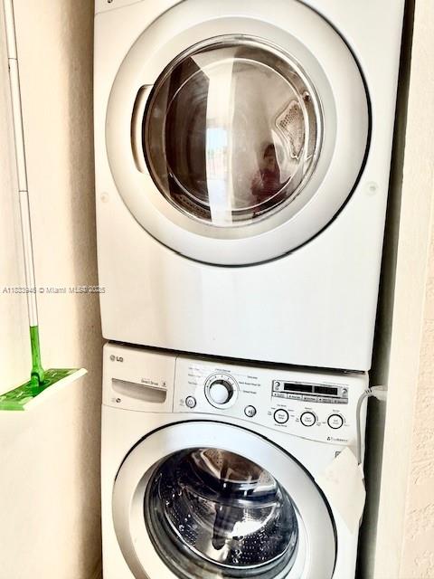 THE GRANDE CONDO - Residential