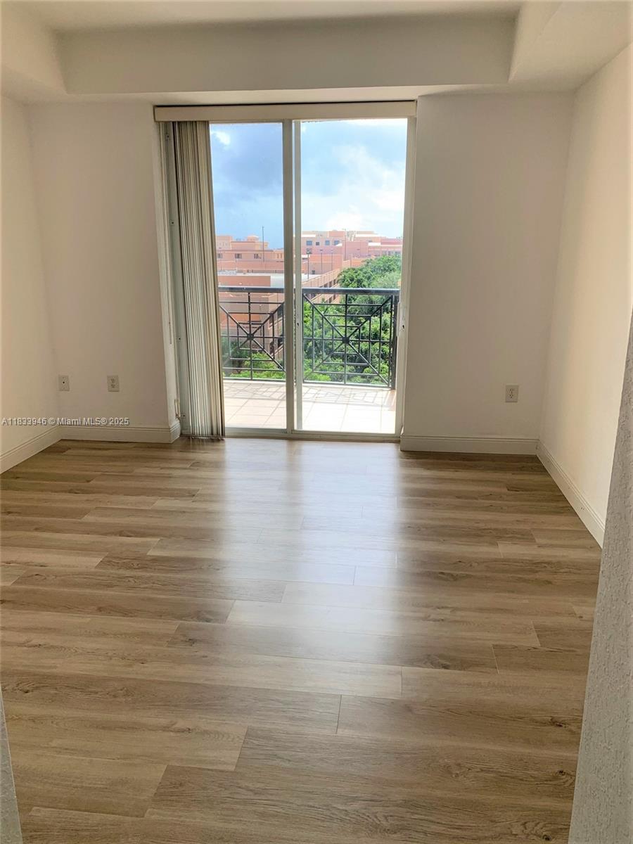 THE GRANDE CONDO - Residential