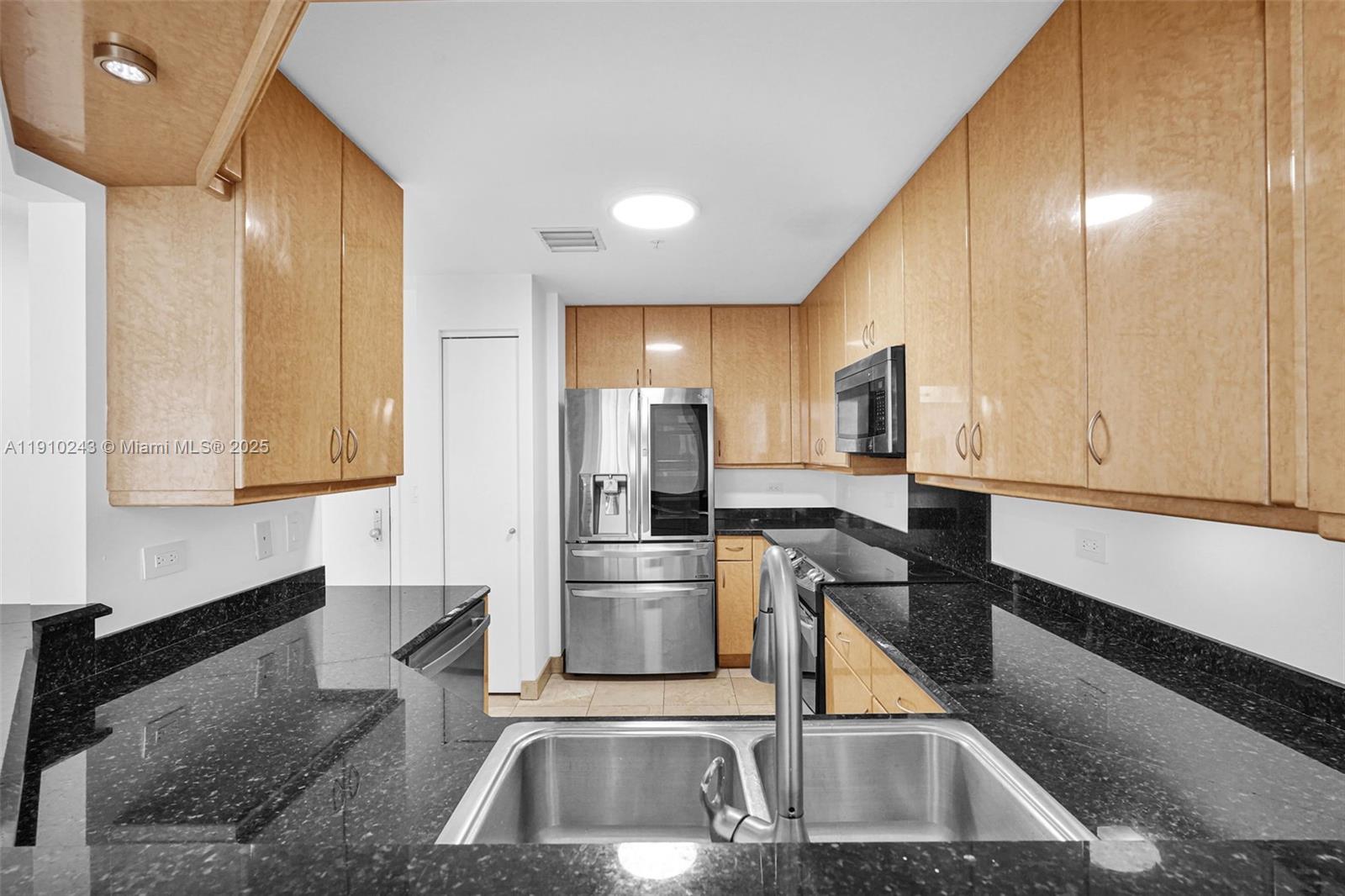 COURTS BRICKELL KEY CONDO - Residential Lease