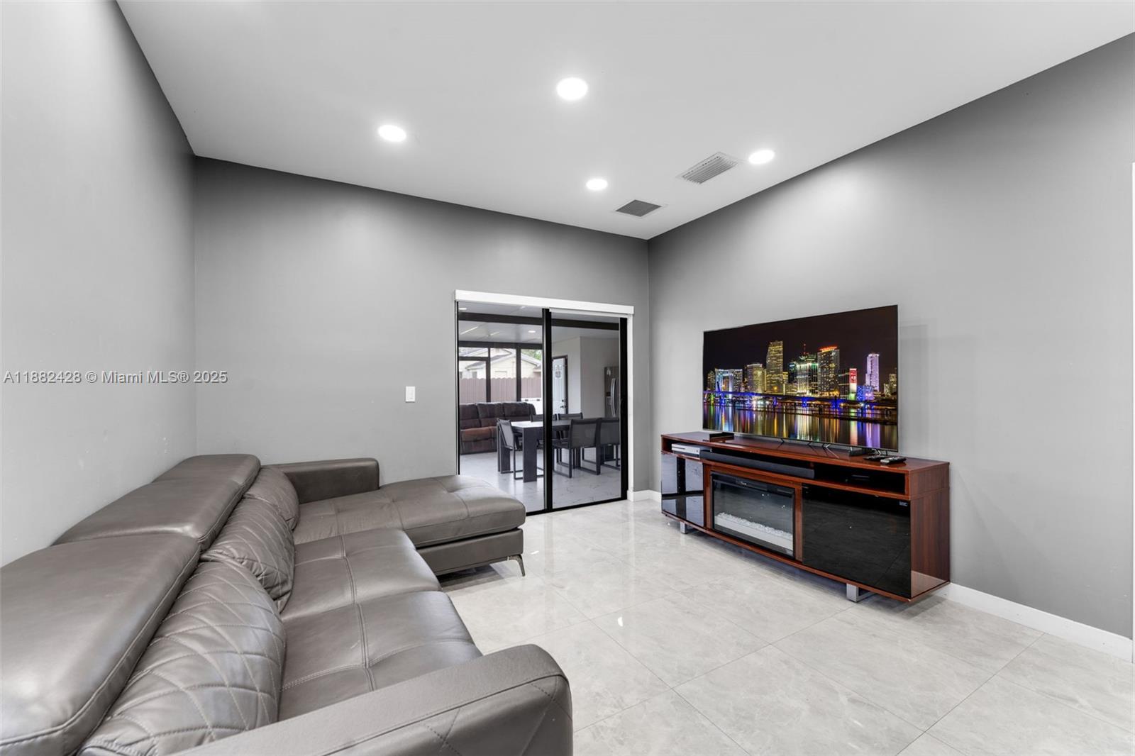 SILVER PALM PARK - Residential