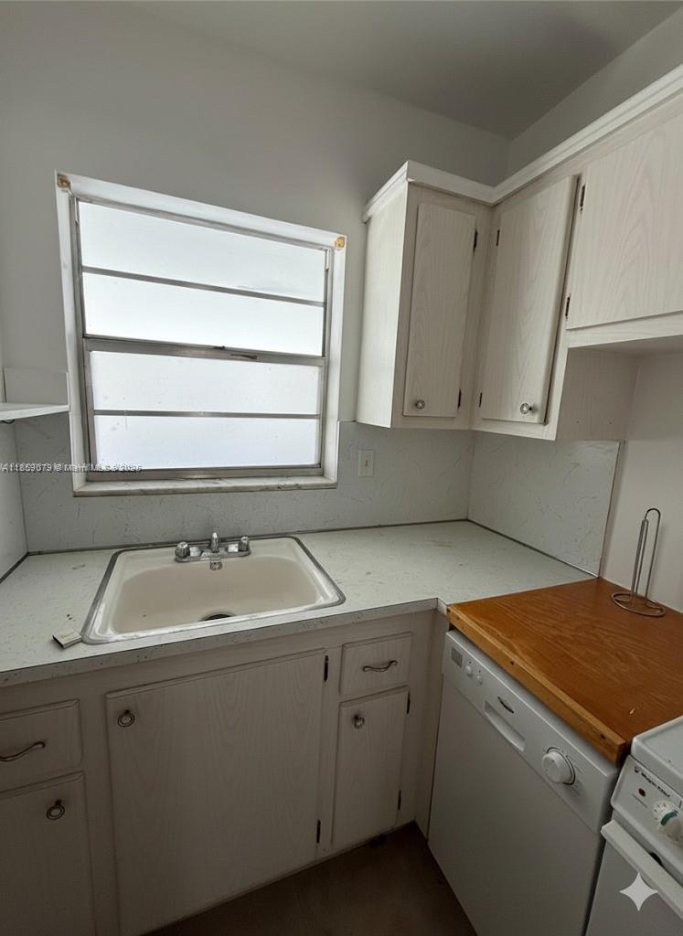 LEE CONDOMINIUM APTS - Residential Lease