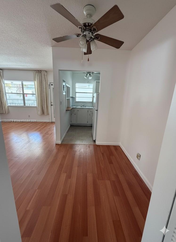 LEE CONDOMINIUM APTS - Residential Lease