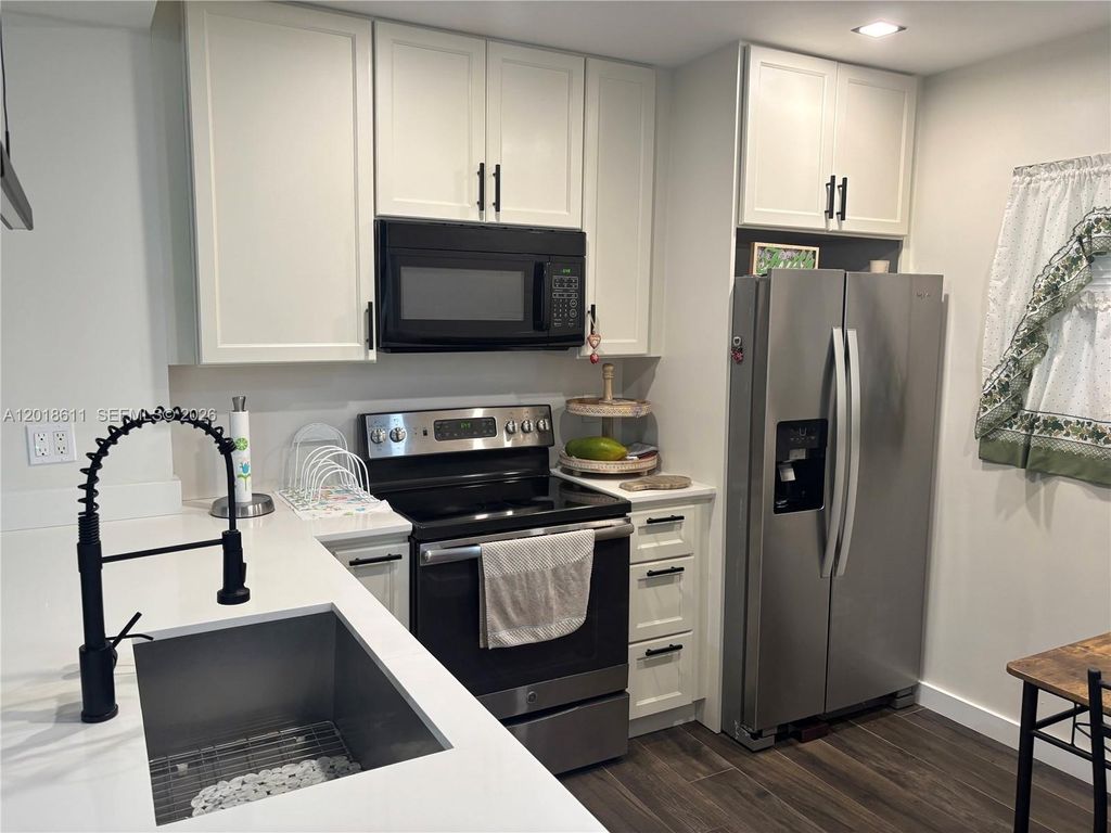 Photo of 300 Berkley Rd #212, Hollywood, FL 33024 (MLS # A12018611)