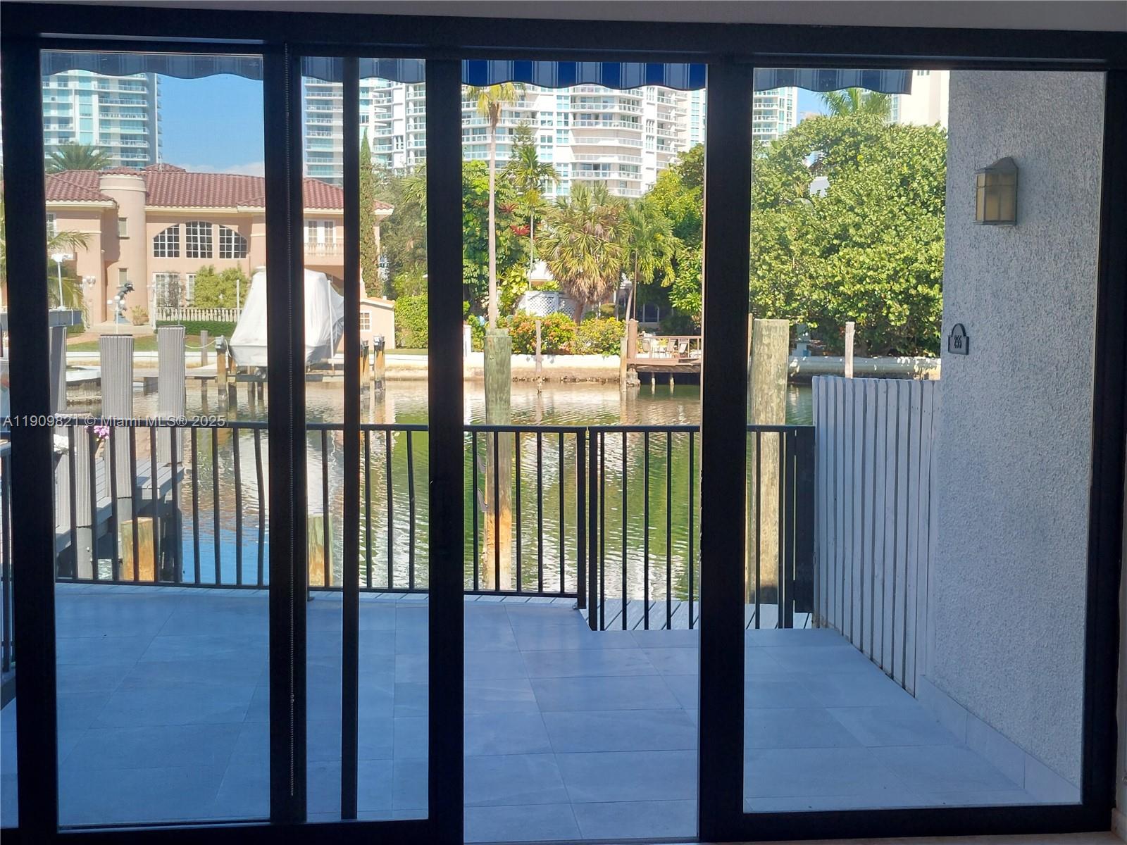 255 Poinciana Dr 605