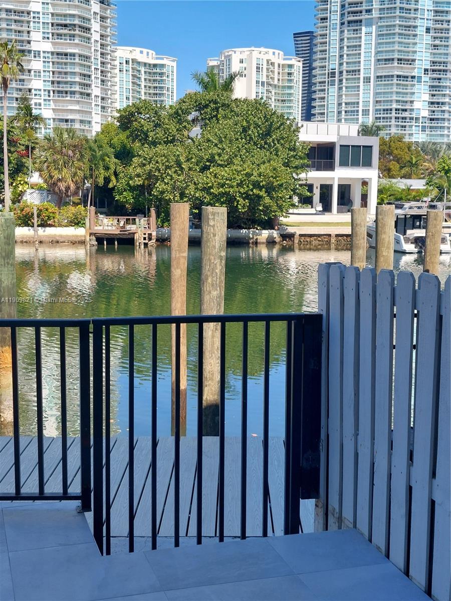 255 Poinciana Dr 605