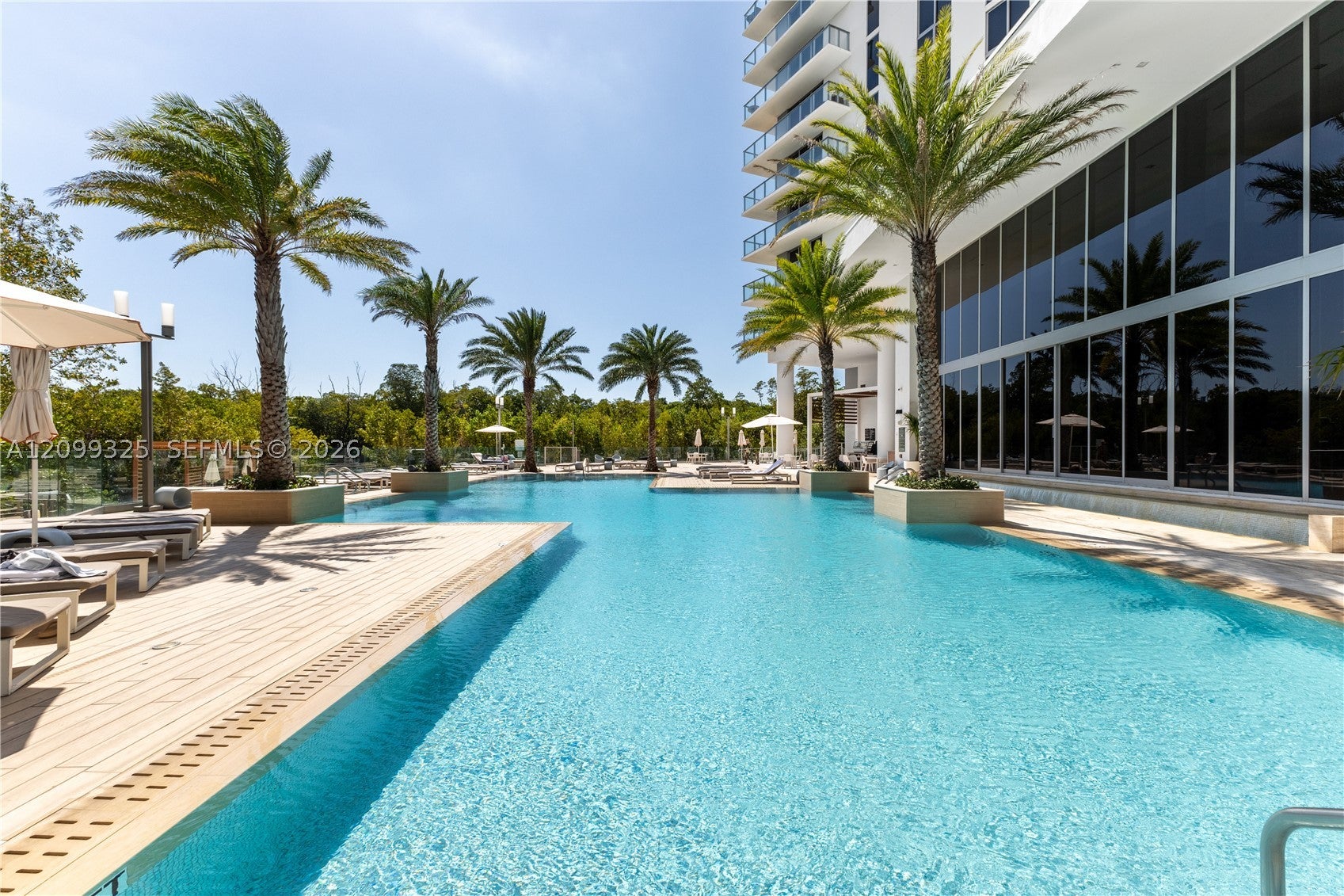 16385 Biscayne Blvd 506