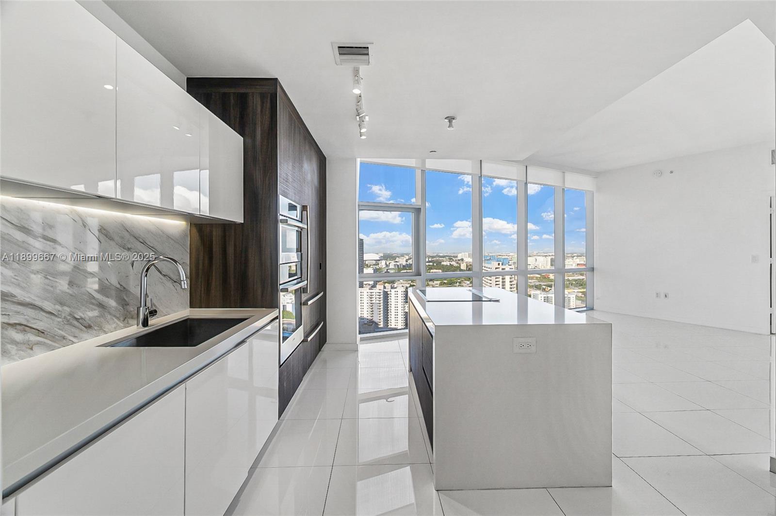 PARAMOUNT MIAMI WORLDCENT - Residential